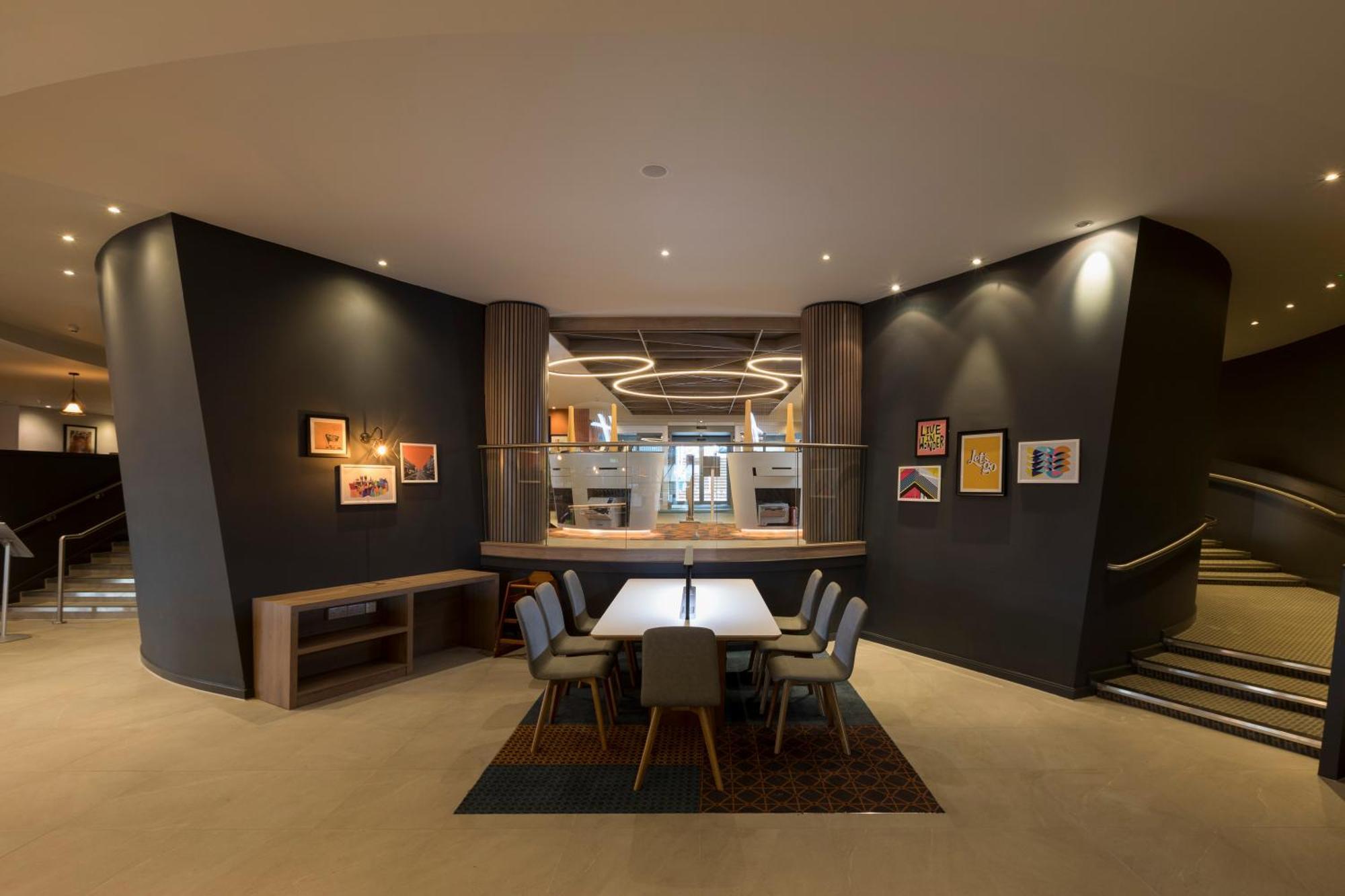 Holiday Inn Edinburgh Zoo By Ihg — Fotos 1